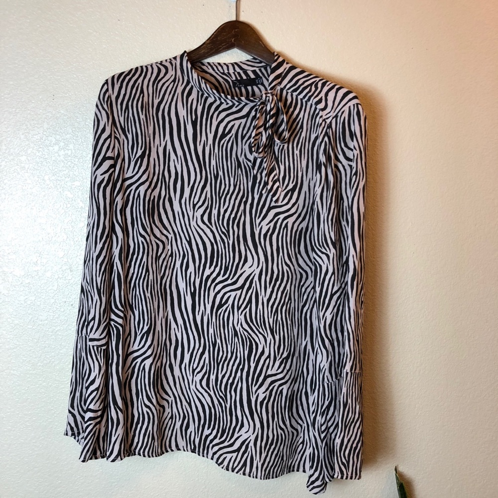 🛍Noir Animal Print Front Tie Blouse - Picture 6 of 7